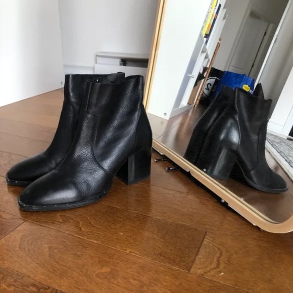 Black Boot - Picture 1 of 3